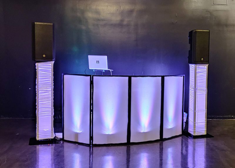 DJ TABLE/BOOTH