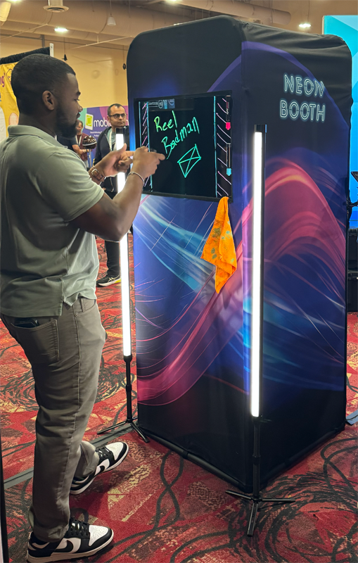 Neon Booth