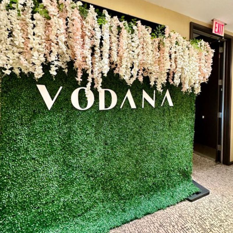 GRASS WALL & FLOWERS PACKAGE