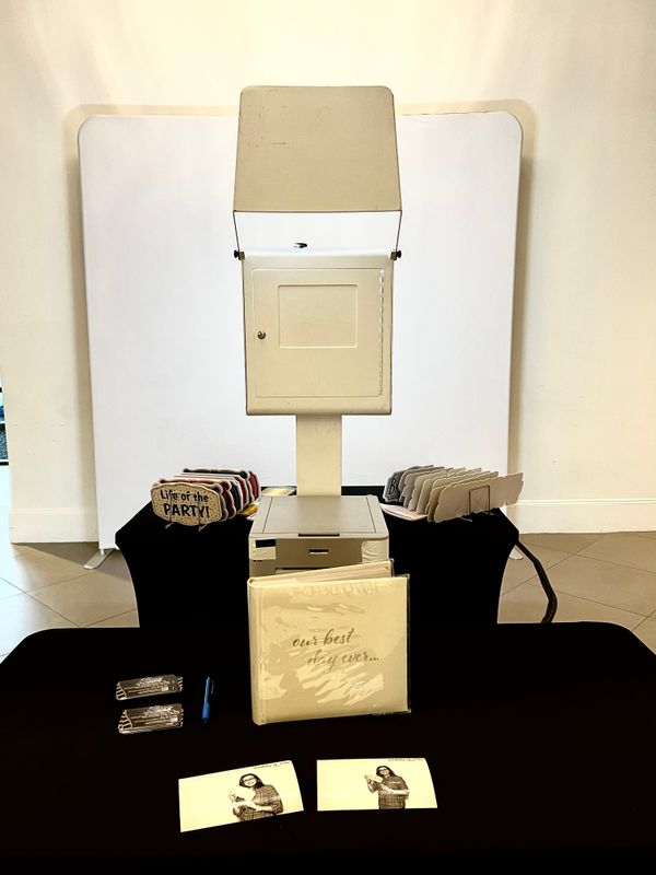 PHOTO BOOTH GLAM EXPERIENCE