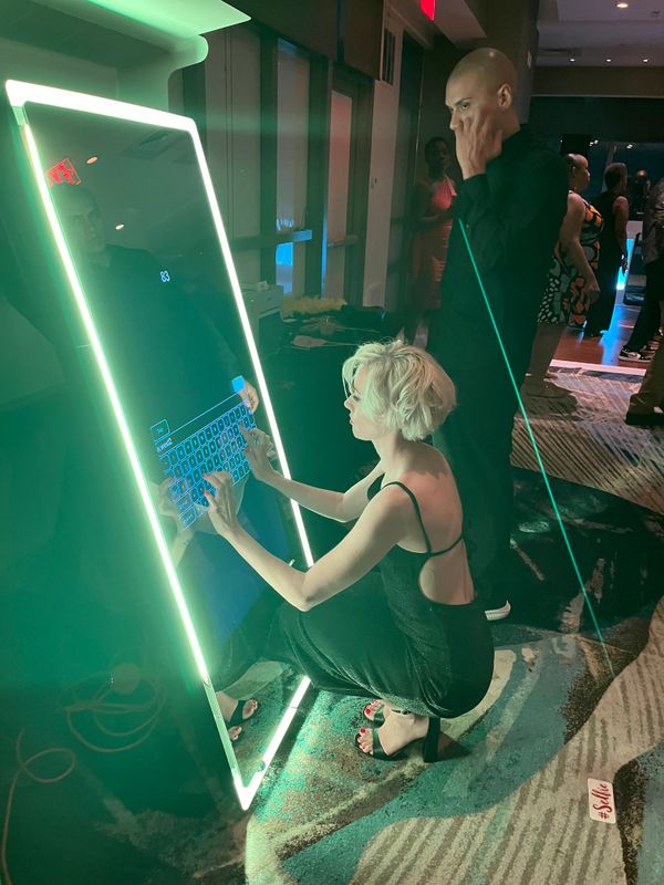 Mirror Luxury Booth
