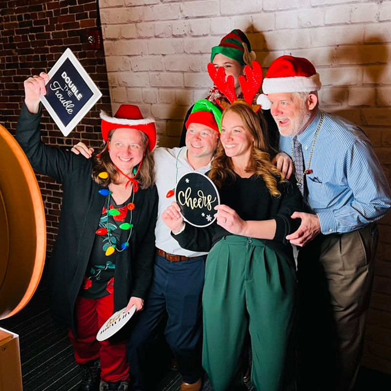 Selfie Station Holiday Signature Experience ⭐