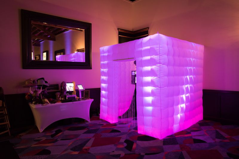 The Dali - Enclosed, Inflatable Photo Booth Package