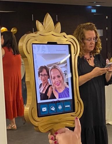 Handheld Selfie Mirror Booth 