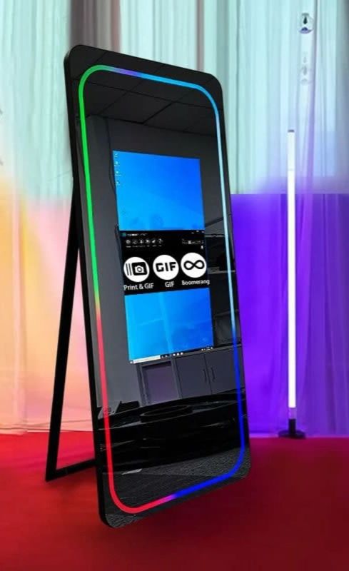 Mirror Booth (Version 1)