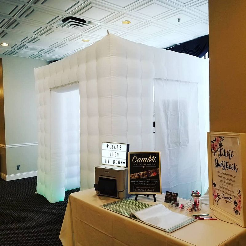 Full-Day LED Cube Booth