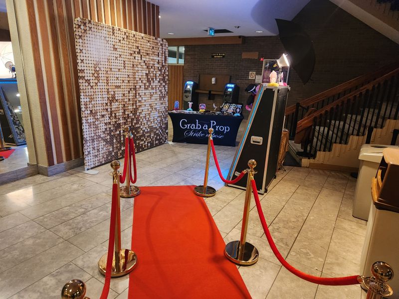 VIP Mirror Party
