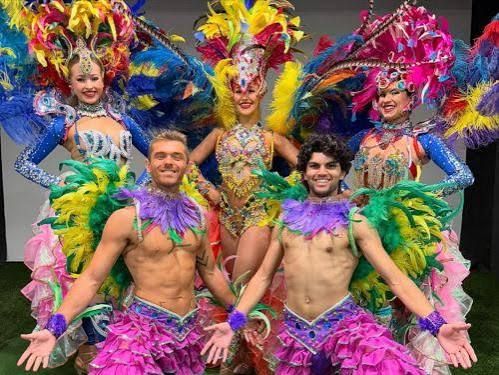 4-6 Dancers/20-30 minute Production