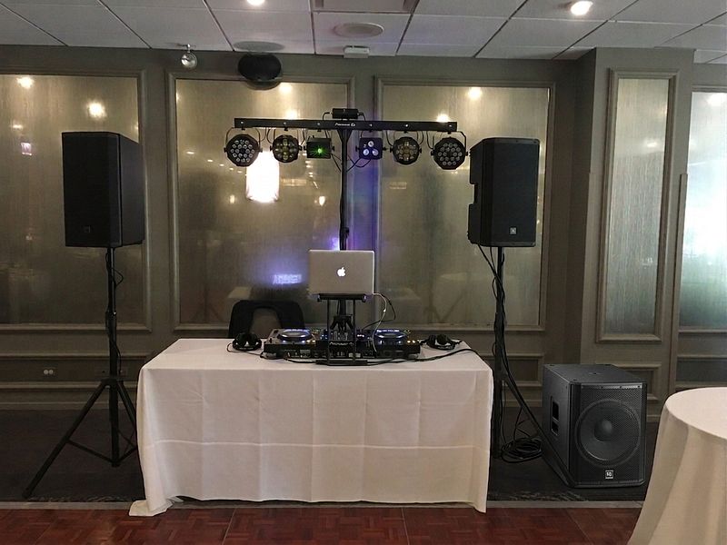 2 Speakers + Subwoofer + Microphone + Gig Bar + Table