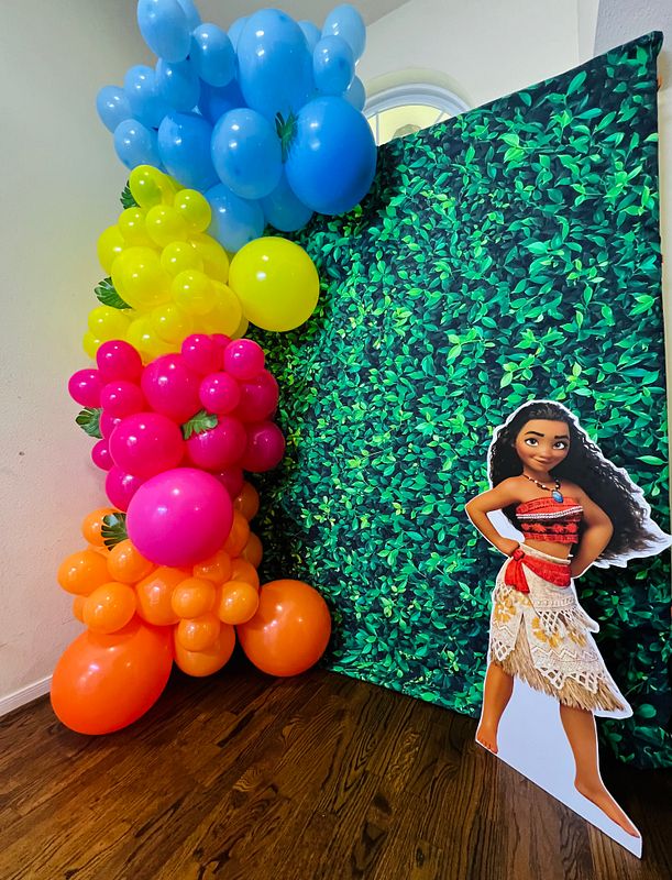 5x7 with balloon garland