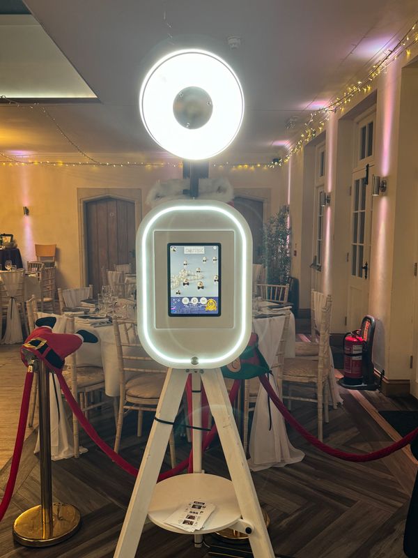 White Vintage Pod 3 Hours With Prints £450