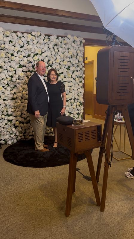Vintage Photo Booth + Unlimited Prints 