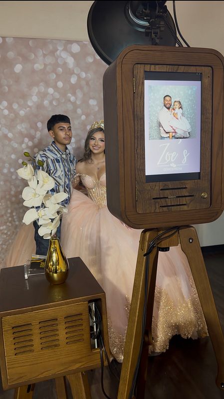 Vintage Photo Booth + Unlimited Prints (Wix Promo)