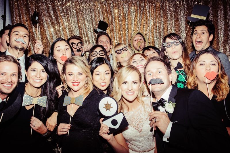 5-Hour Photobooth Service + Free Double Prints & Text Message Feature