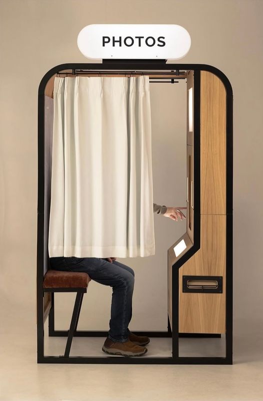 Enclosed Photo Booth w/Prints