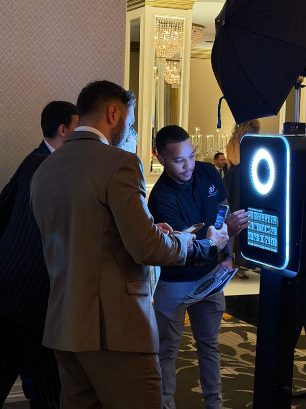 Signature Print Experience - DSLR Photo Booth with Prints