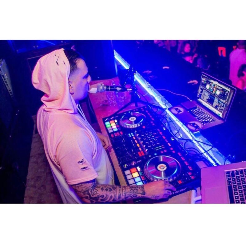Small Party Dj