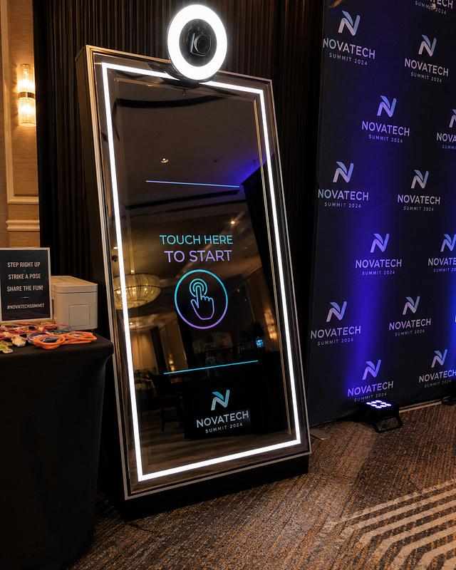 Echelon Mirror Photo Booth