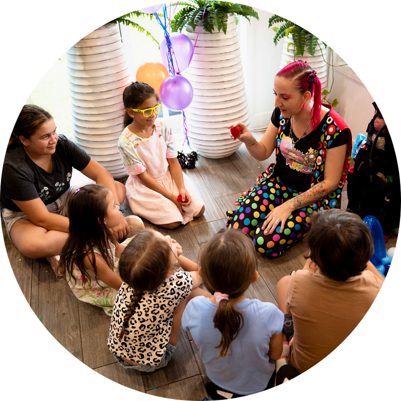 Christmas Balloons & Close-Up Magic