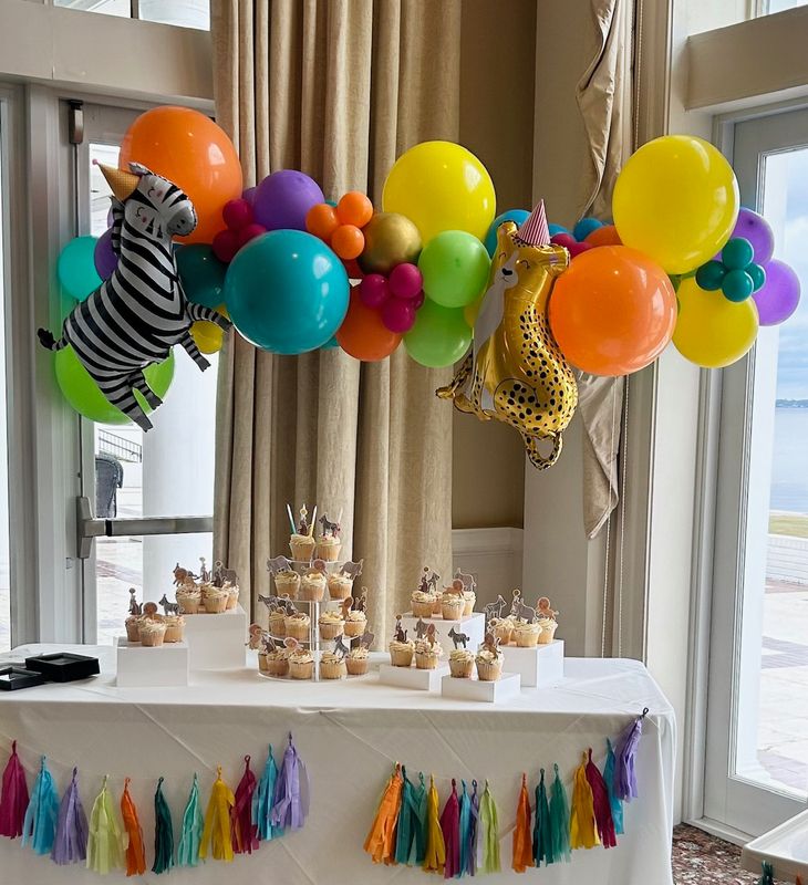 White Risers & Acrylic Cupcake Stand