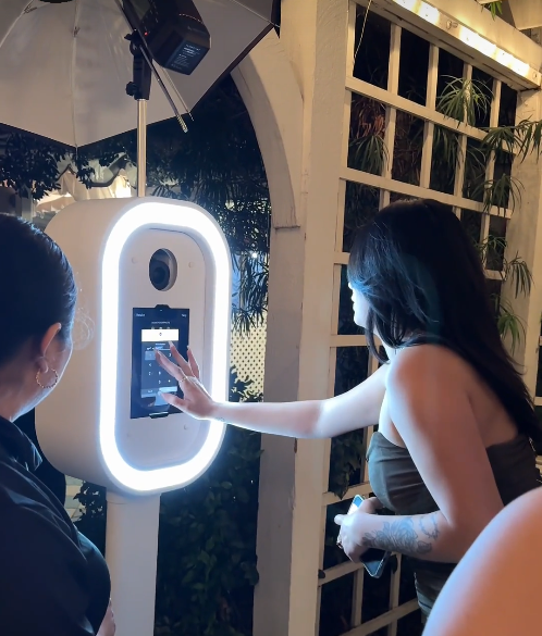 The LUXE DSLR Photo Booth