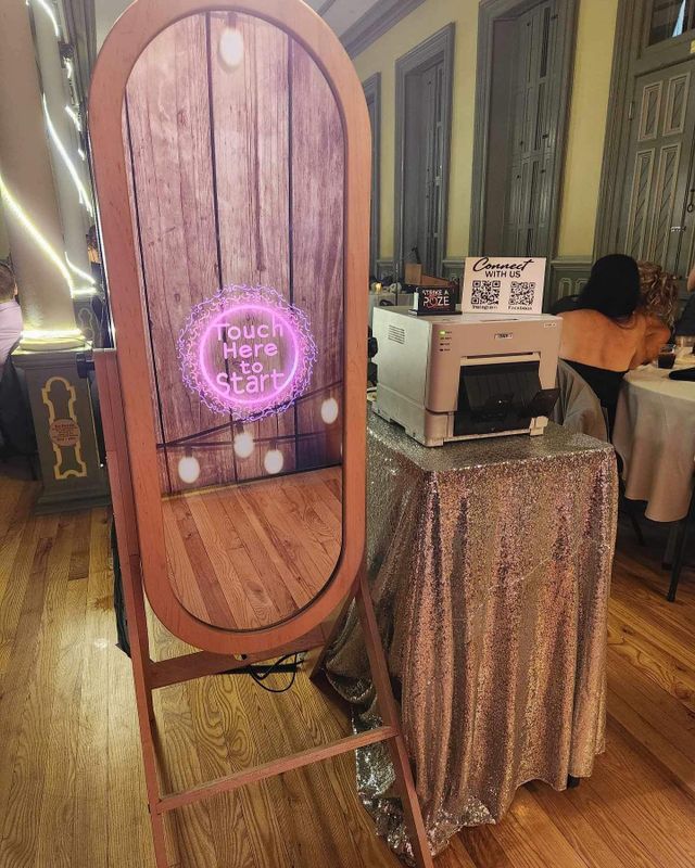 Retro Mirror Party