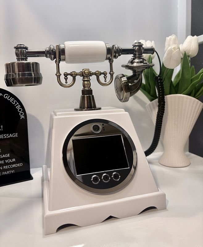 VIDEO GUEST BOOK (White)