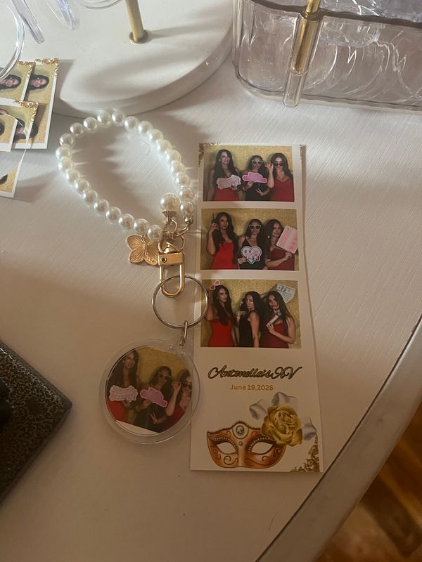 Keychain Station with selfie booth Package