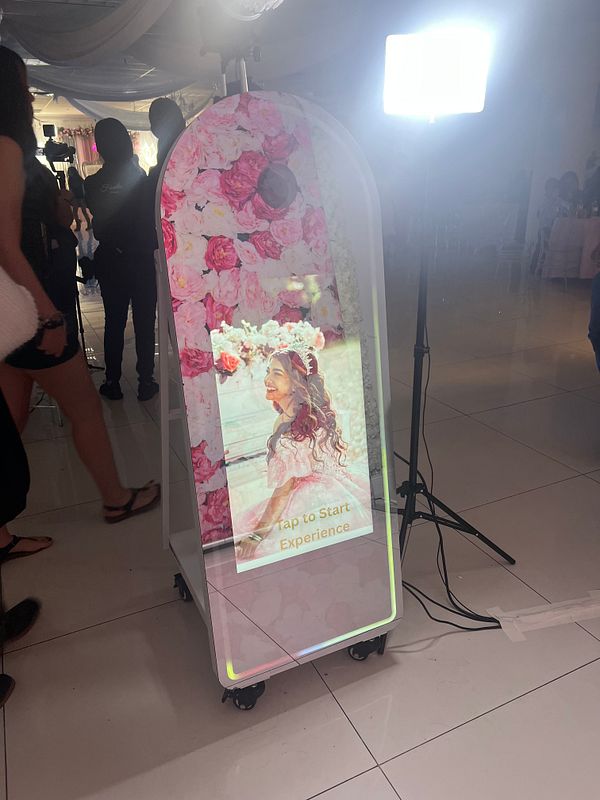 Quince Mirror booth package 