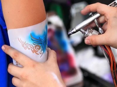 Airbrush + Glitter Tattoo's (2 hrs)