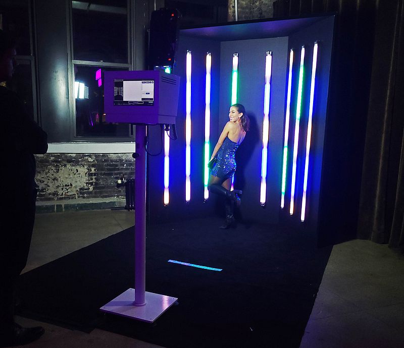 Vogue Video Booth (w/Vertical Tube Lights)