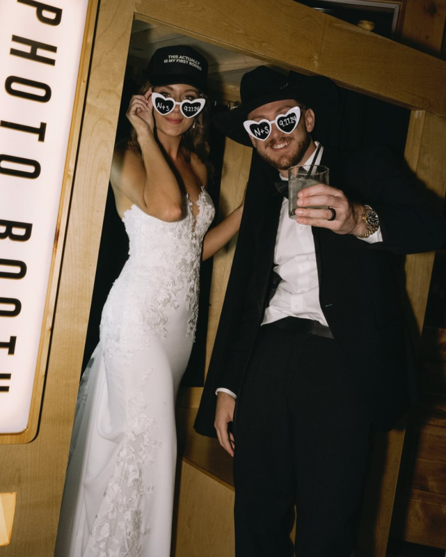 Nostalgic Chic Photo Booth: Elite Package
