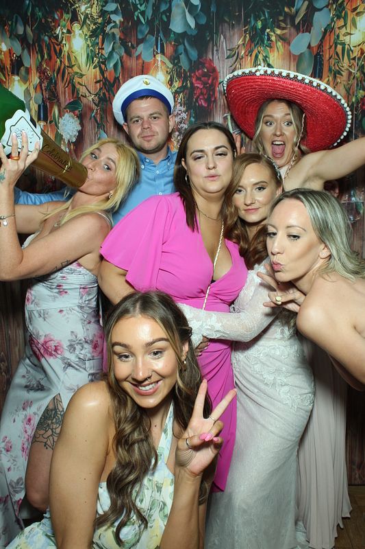 Mirror Moments Booth - Magic Mirror Photo Booth