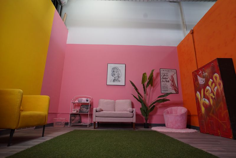 Multi-Color Content Room