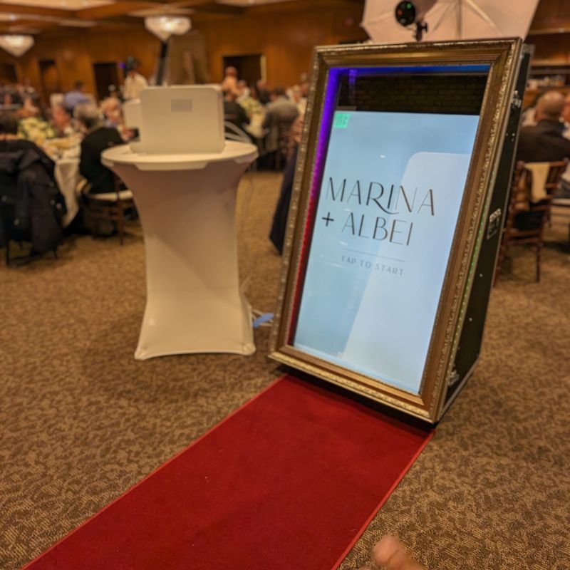 Mirror Booth Experience (digital only)