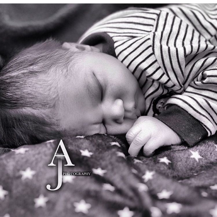 45- Minute Newborn/Toddler Photo Shoot Package (from birth to age 5)