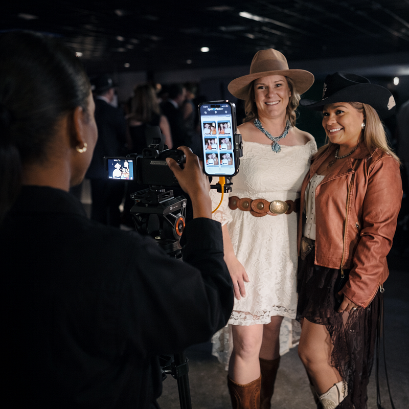 Roaming Photographer with Instant Photo Sharing