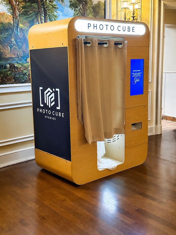 Enclosed Photo Booth w/Prints