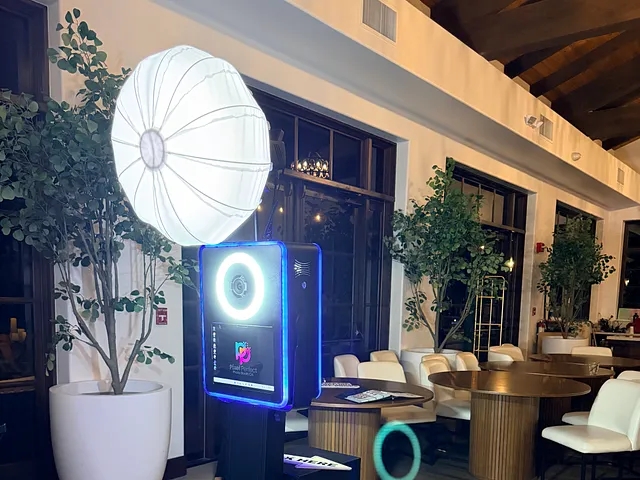 Pixel Perfect Photo Booth Company Open Air booth
