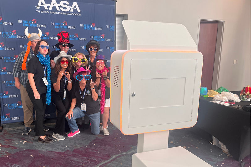 Full Pop: 4-Hour Photo Booth Experience