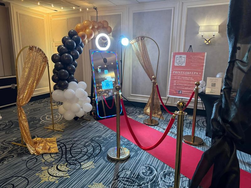Mirror Booth