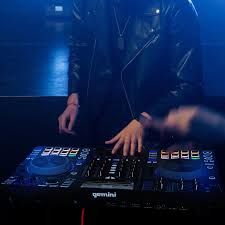 MEDIUM VENUE WITH SOUND SYSTEM 
