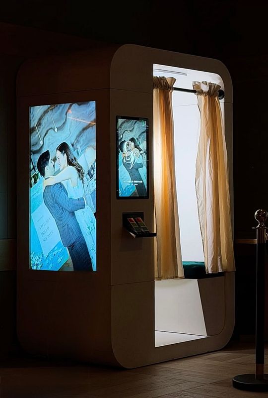Enclosed Concept Photo Booth