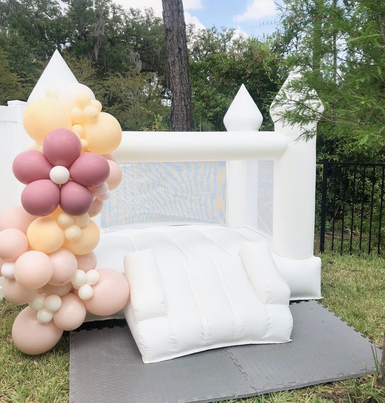 White Mini Bounce 8x8ft