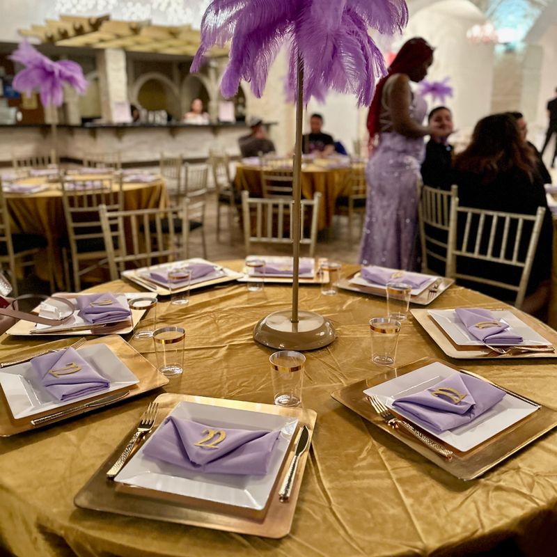 FULL PLACE SETTINGS FOR UP TO 80 GUESTS