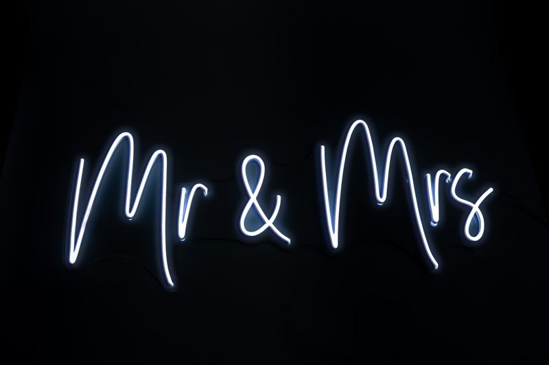 LED Neon Sign - "Mr & Mrs"