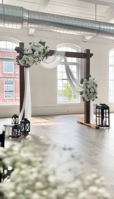 Mahogany Arch Rental 