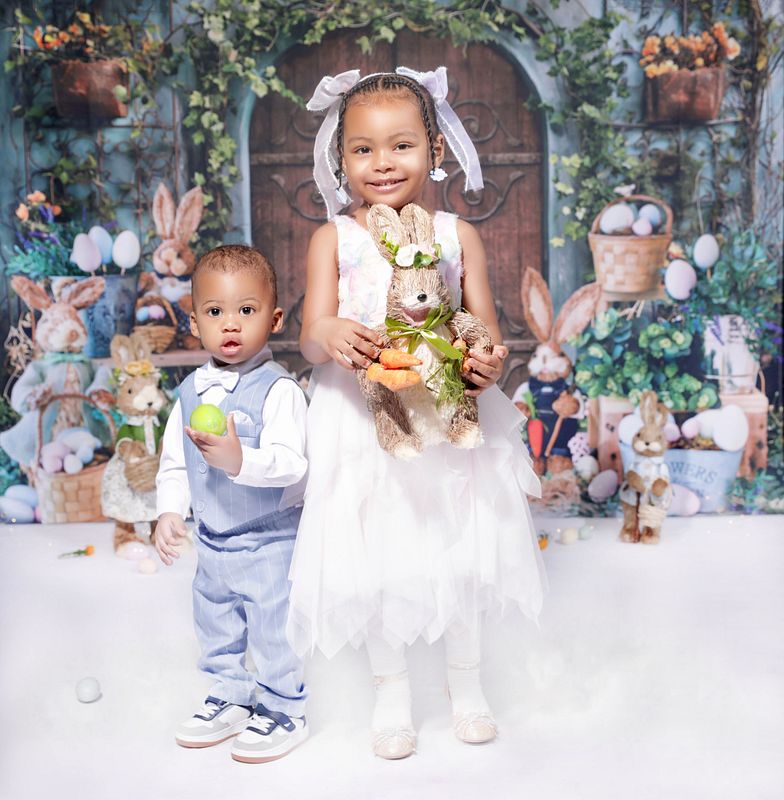Easter Portraits Deluxe (1-3 People) (Add on an person option)$170.00