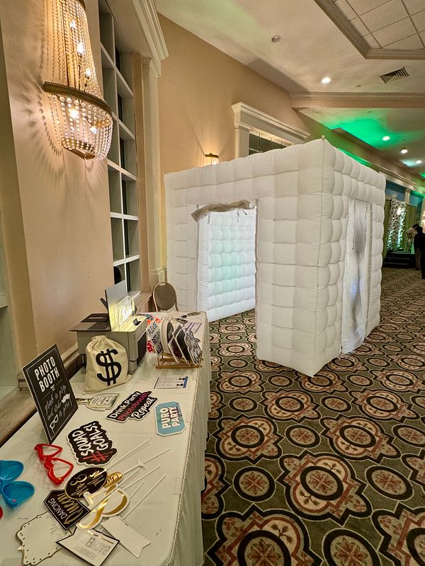 Glam Photo Booth