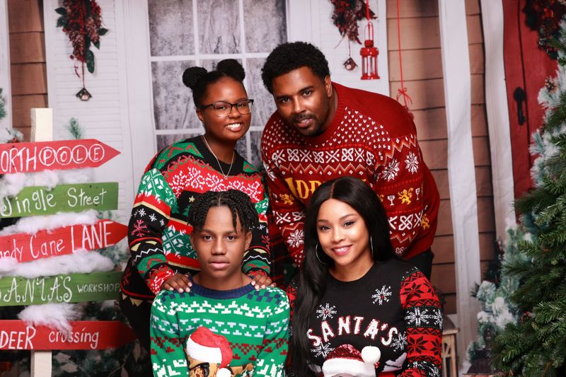 1-Hour Holiday Session Packages (up to 4 people)